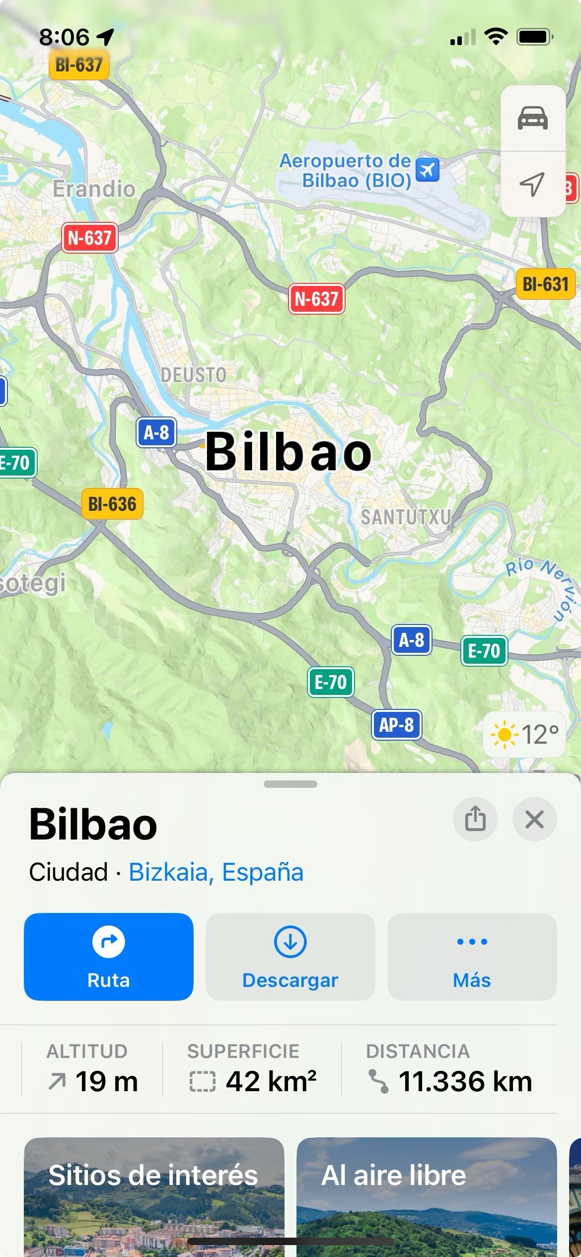 Pantallazo de Apple Maps mostrando Bilbao. Bajo el mapa hay varias medidas geográficas, incluyendo una altitud de 19m sobre el nivel del mar, un área de unos 42 km2, y una distancia desde la localización actual de 11336 km.