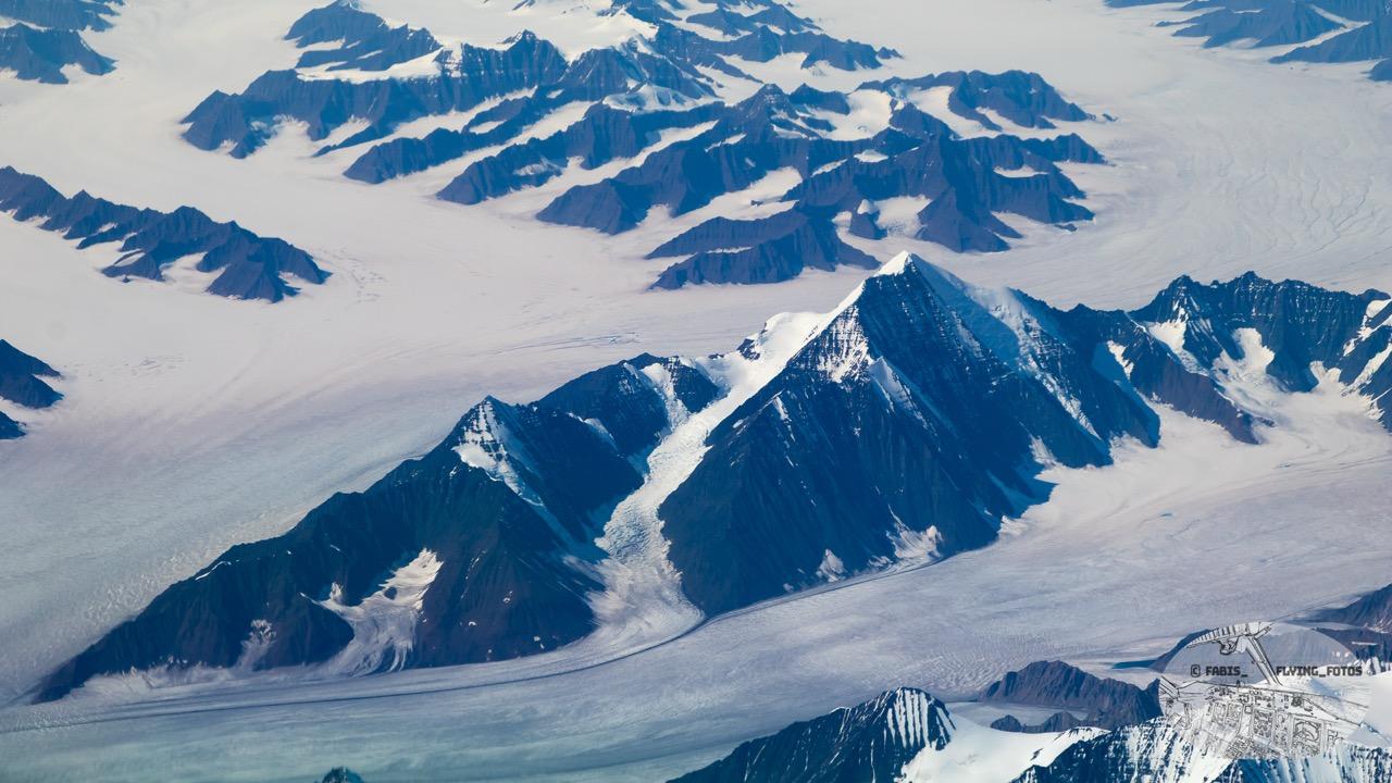 Mountain sticking out of the Greenland iceshield