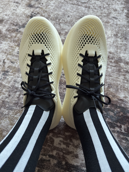 3-Y striped socks. Mesh shoes. 