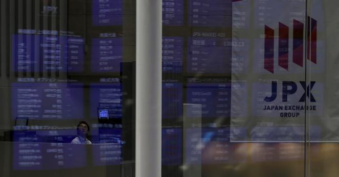 午前の日経平均は反落、一時3万6000円割れ　トランプ関税の景気影響を警戒 | ロイター