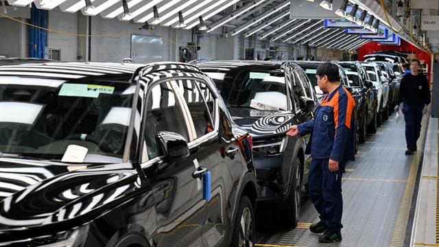 earnings, tariffs and data in focus