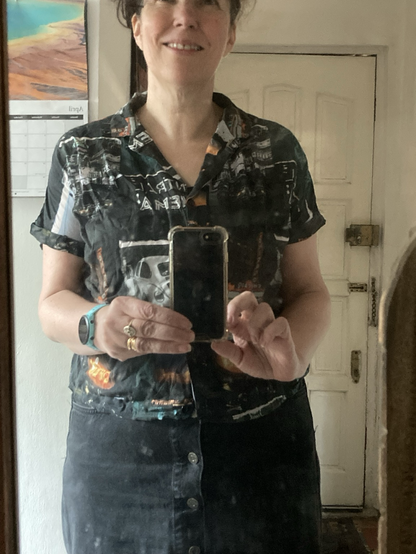 Middle aged woman wearing a boxy 50s style shirt with collar and grown-on sleeves