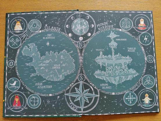 L'album s'ouvre par une carte de l'Islande et du monde nordique, avec des différents dieux et déesses représentées sur les bords.