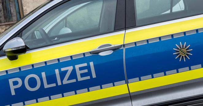 Ein Dresdner Polizeikommissar soll eine Anzeige eines Radlers, der von einem Autofahrer attackiert worden war, nicht entgegengenommen haben. Nun stand er wegen Strafvereitelung vor dem Amtsgericht Dresden. 