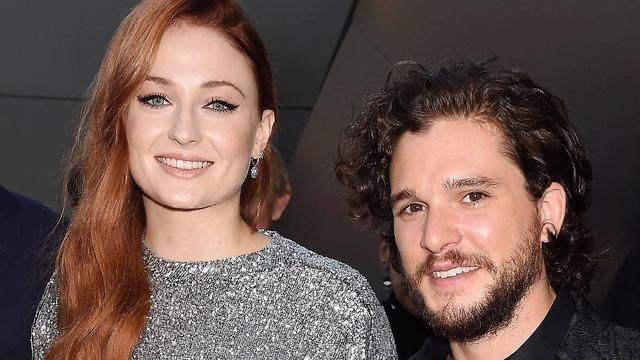 "Wirklich komisch": Sophie Turner spottet über Liebesszenen mit Kit Harington