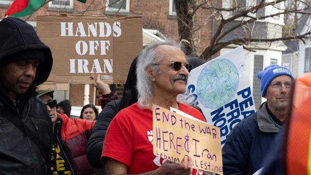 Kingston protesters rally against U.S. 'war machine' in Iran - Kingston protesters rally against U.S. 'war machine' in Iran