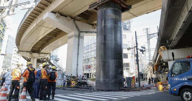 Mysterious large steel cylinder suddenly emerges from the ground in Japan - Mysterious large steel cylinder suddenly emerges from the ground in Japan