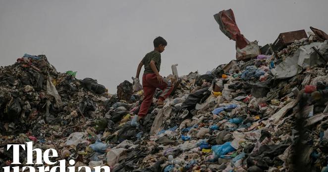Gaza, enseveli sous des montagnes de déchets, face à une crise sanitaire majeure - Gaza, enseveli sous des montagnes de déchets, face à une crise sanitaire majeure