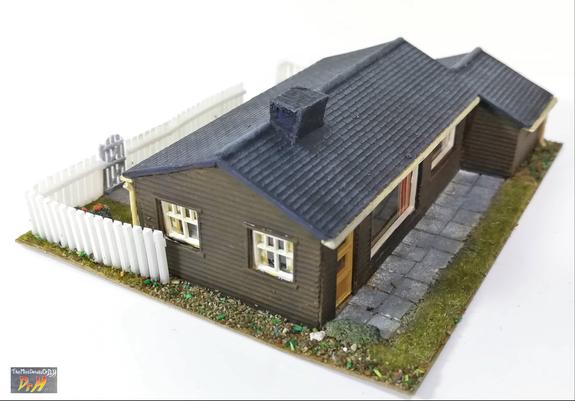 Right side of the N-gauge bungalow.