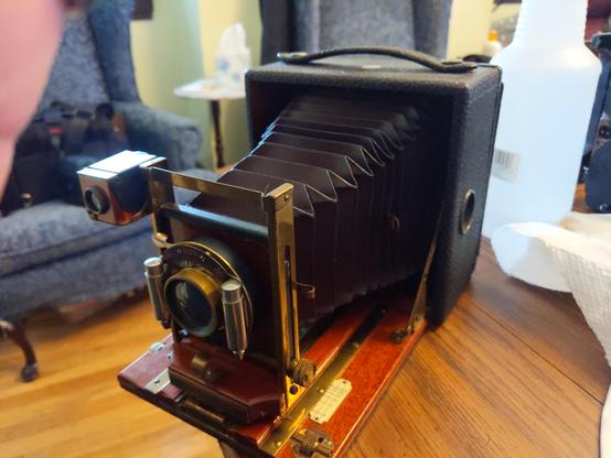 An early Pony Premo No6 4x5 folding camera for plate photos.