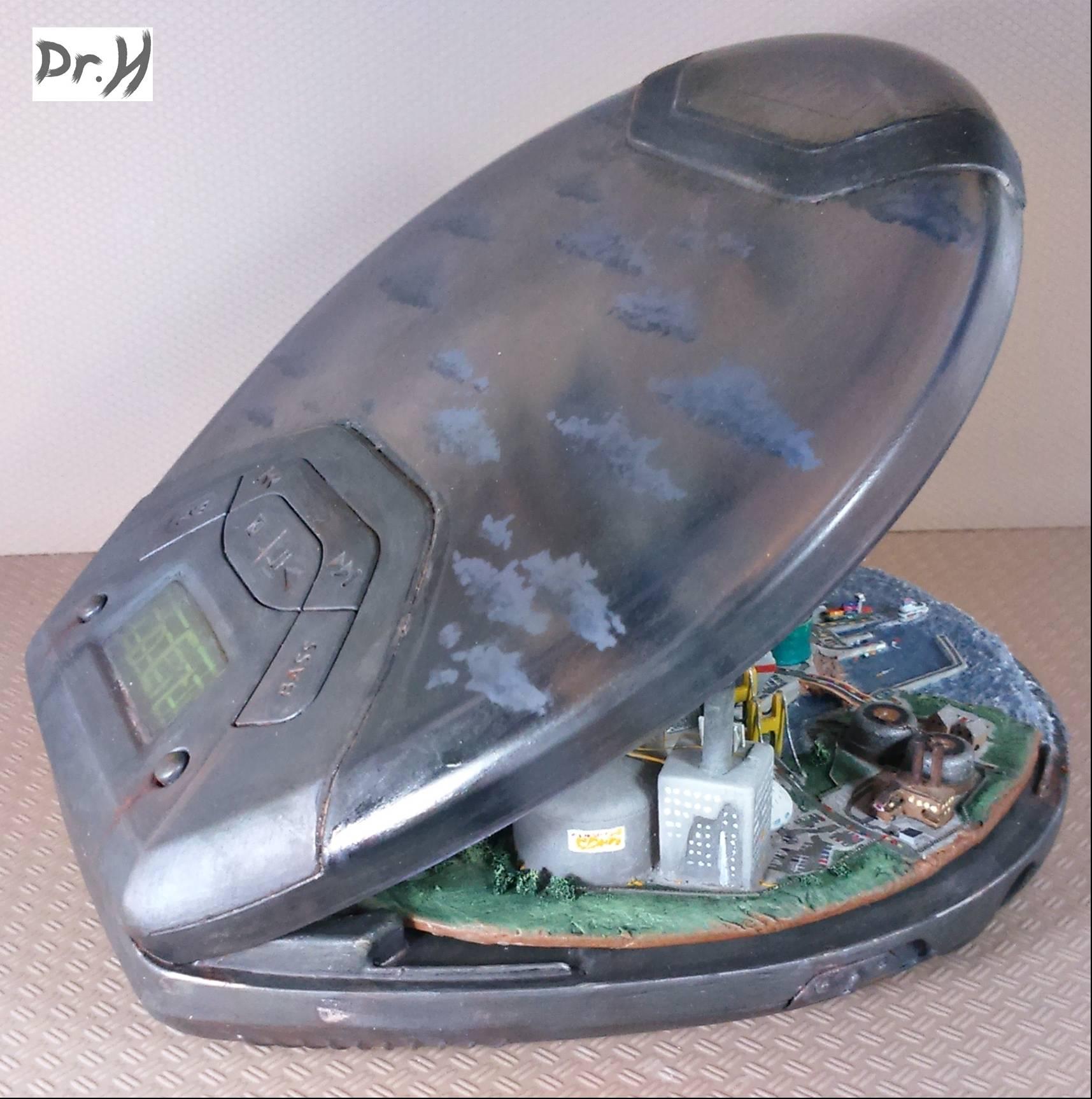 Left side of the CD City showing the rear.
