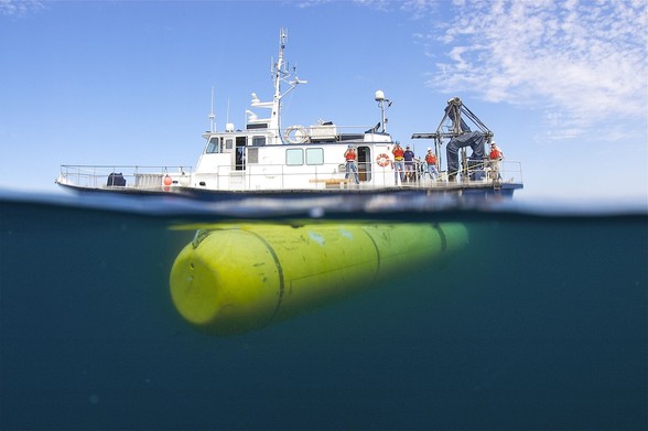 image/jpeg a half submerged photo of a bright yellow autonomous underwater vehicle which sits at the water surface and an oceanographic research ship in the distance.
CCA 2.5
https://commons.m.wikimedia.org/wiki/File:MBARI_AUV_off_Southern_California.jpg