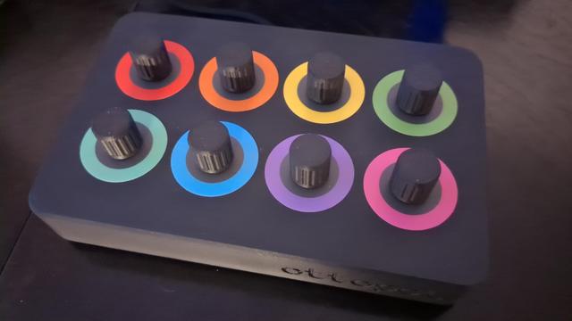 The Ottopot with the 8 custom stickers.