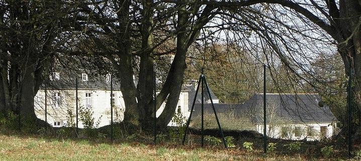 Manoir Traon Feunteniou, à Ploujean à #Morlaix (#Finistère) Si la seigneurie de Traon-feunteniou est attestée dès le XVe siècle, le bâtiment actuel n'est pas antérieur au XVIIIe siècle. C'est un long bâtiment à...
Suite 👉 https://monumentum.fr/monument-historique/pa00090489/morlaix-manoir-traon-feunteniou-a-ploujean
#Patrimoine #MonumentHistorique
Photo CC-BY-SA 4.0 : GO69