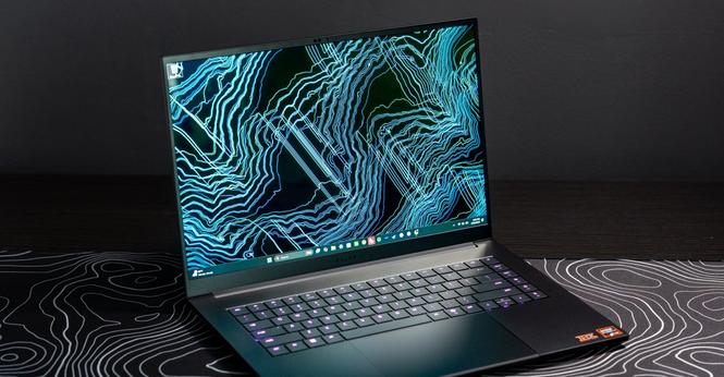 257655_Razer_Blade_16_laptop_2025_5090_ADiBenedetto_0012