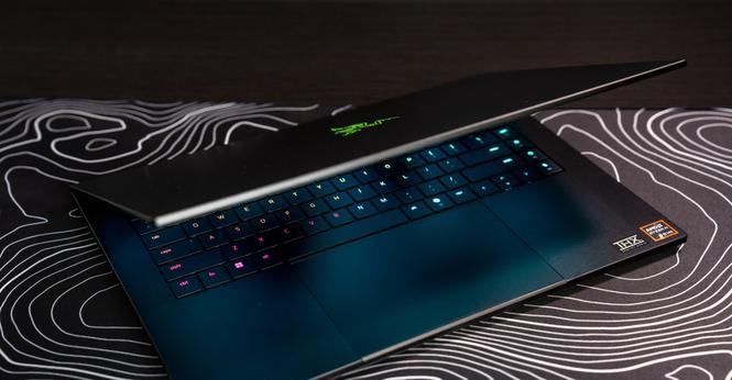 257655_Razer_Blade_16_laptop_2025_5090_ADiBenedetto_0039