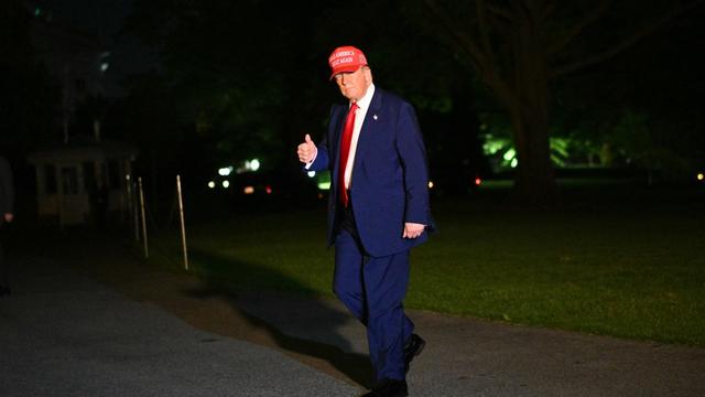 TOPSHOT - US President Donald Trump returns to the White House in Washington, DC, on April 29, 2025, after speaking at a rally in Michigan to mark his 100th day in office. (Photo by Mandel NGAN / AFP) (Photo by MANDEL NGAN/AFP via Getty Images)