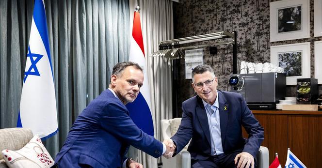 De Israëlische minister van Buitenlandse Zaken Gideon Saar (rechts) en minister Caspar Veldkamp tijdens een ontmoeting in 2024. Foto Sem van der Wal / ANP 