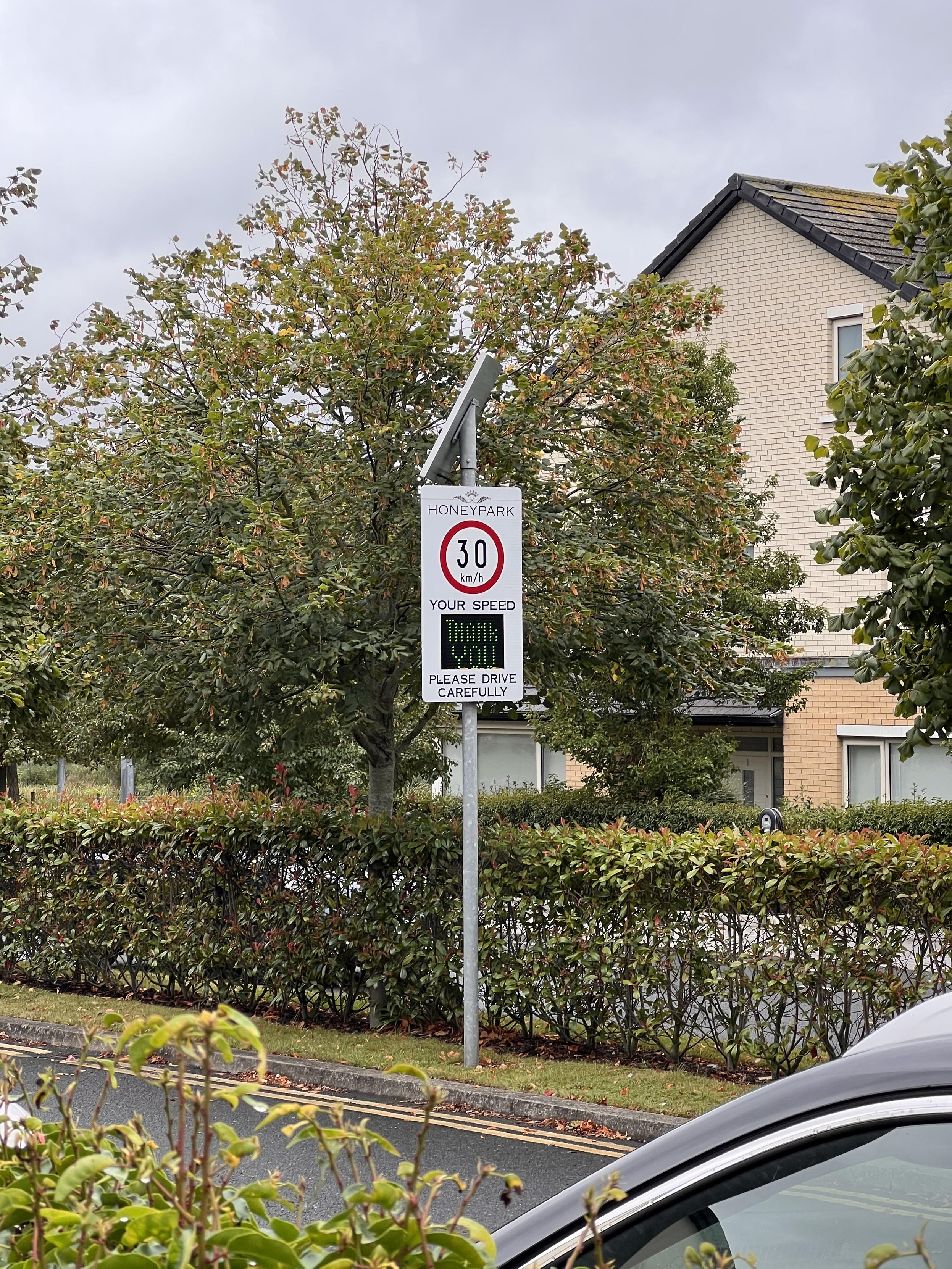 A speed sign indicator with the max speed of 30 on top and the LED sign below.