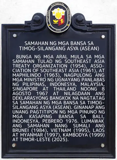 Photo of a mock NHCP historical marker with the following text:

Samahan ng mga Bansa sa Timog-Silangang Asya (ASEAN)

Bunga ng mga aral mula sa mga naunang samahan tulad ng Southeast Asia Treaty Organization (1954), Association of Southeast Asia (1961), at Maphilindo (1963), nagkita ang mga ministro ng ugnayang panlabas ng Pilipinas, Indonesya, Malaysia, Singapore, at Thailand noong 8 Agosto 1967 at nilagdaan ang Deklarasyong Bangkok na nagtatag sa Samahan ng mga Bansa sa Timog-Silangang Asya …