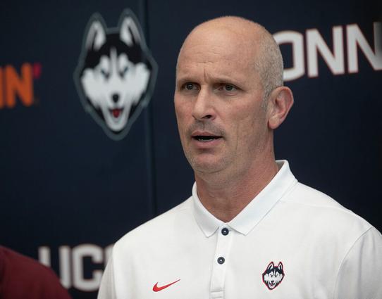 Dan Hurley says UConn's expectations haven't changed