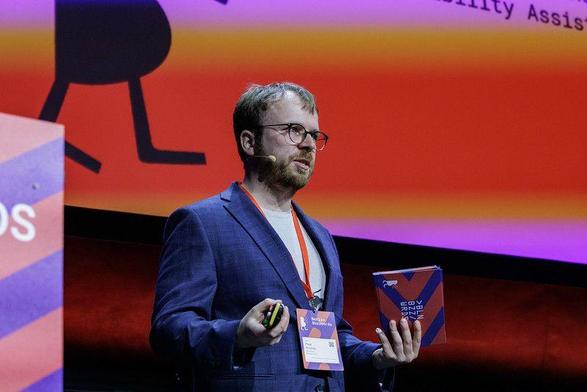 Paul Berschick opening bbuzz 2025 on stage