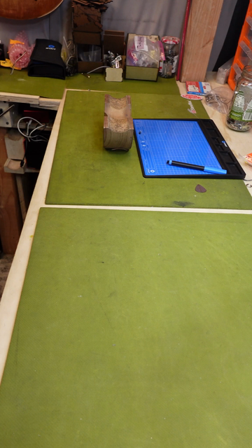 The host disassembles a Stratocaster guitar and replaces the instrument's internal components using an iFixit FixHub Soldering toolkit.