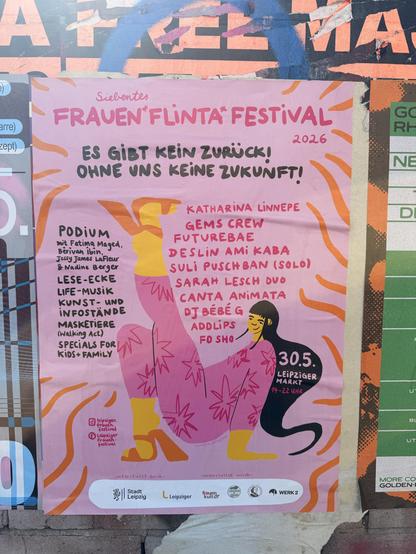 Ein farbenfrohes Plakat zum "Frauen*Flinta Festival" in Leipzig, das die Details der Veranstaltung zeigt, einschließlich Datum (30. Mai) und Uhrzeit (14:00-22:00). Das rosa Design zeigt eine stilisierte Illustration einer FLINTA.
Das Motto der Veranstaltung lautet "Es gibt kein Zurück! Ohne uns keine Zukunft!"