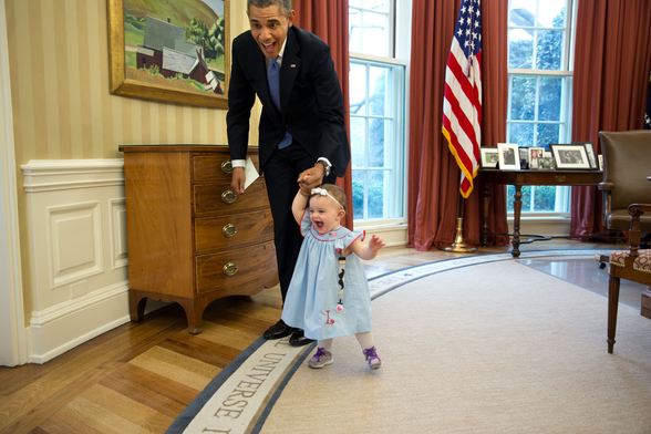 White House photographer Pete Souza regularly captures Obama playing with small visitors, saying: "Some are serious and some are humorous. And of course, some are with babies (since the President loves babies)."