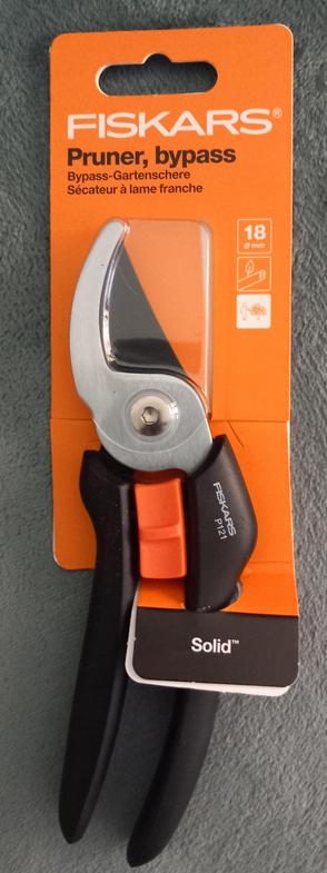 En sekatör från Fiskars, i sin förpackning