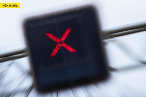 Archieffoto met matrixbord en kruis
