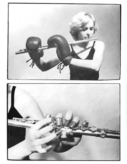 performance de la série Emergency Solos (1974-1975) de l'artiste allemande Christina Kubisch, où elle joue de la flûte traversière en portant des gants de boxe et des dés à coudre