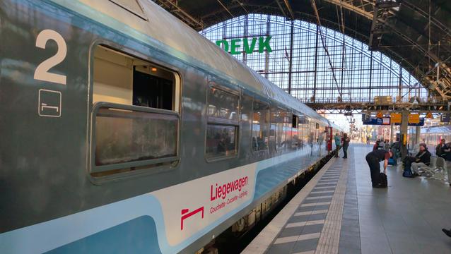 The ES about to depart in Köln Hbf.