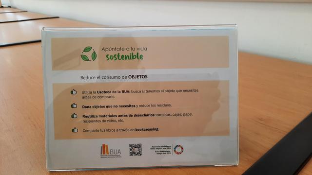 Un cartel de la UA sobre donaciones de artículos culturales.
