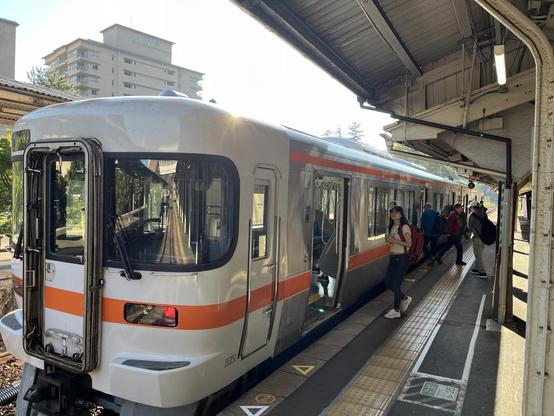 2 Car Takayama line train at Gero onsen