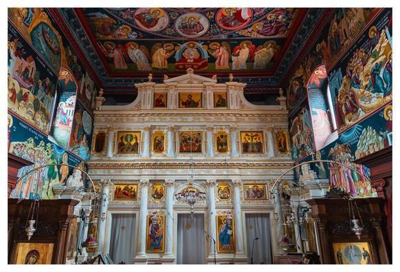 Griechisch-orthodoxe Kirche mit Altar und äußerst prächtigen Gemälden auf Holz. Eine Ordensfrau erzählte mir, dass die Nonnen des Klosters die Kirche selbst ausgemalt hätten.