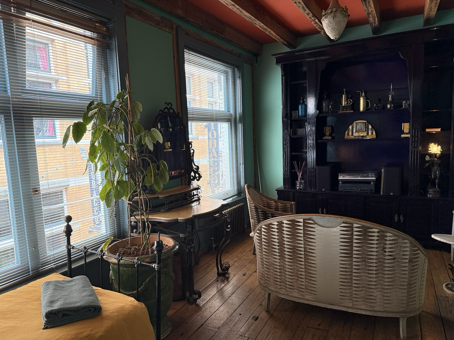 Arrived in Amsterdam for @smashingconf and booked an apartment for the coming days. But… I did not expect to step int...