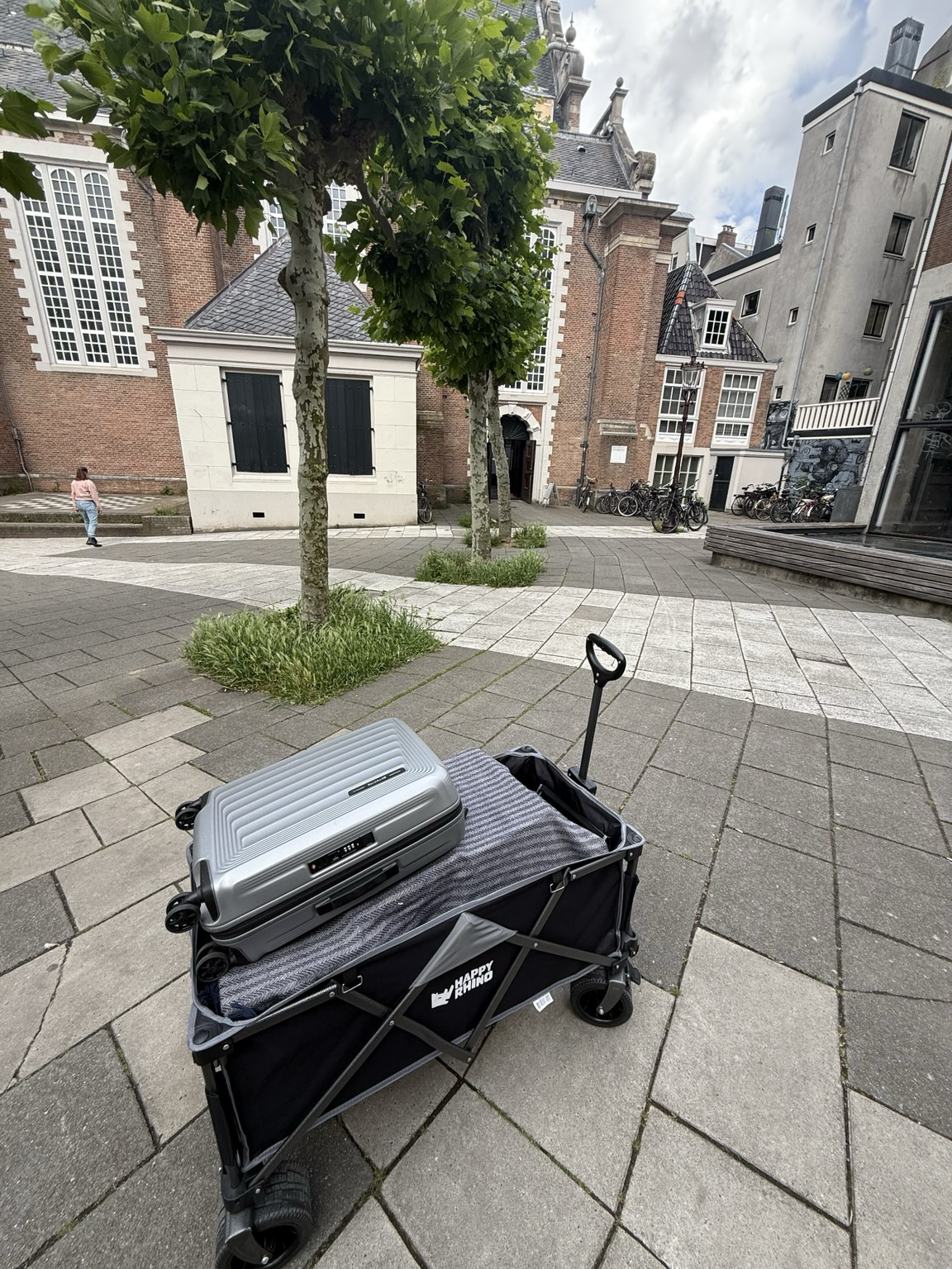 Dropped my stuff off at the #cssday venue. Like you do. Totally normal.