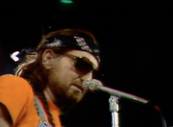 Willie Nelson, singing in sunglasses
