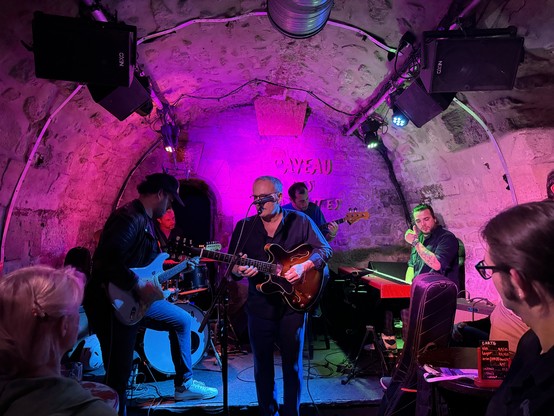 Live Music in the Cave
Le Caveau des Oubliettes

Blues Jam Session