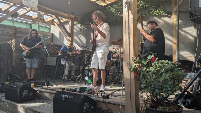Heavy Lidders onstage at Mama Tried
