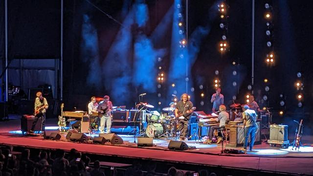 Wilco and Yo La Tengo jam