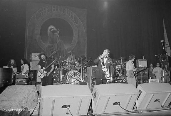 Bill Graham introduces Grateful Dead in Mrs. Donna Jean sash