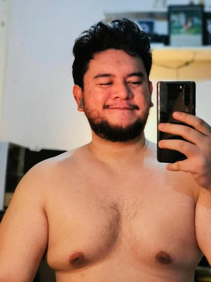 shirtless selfie