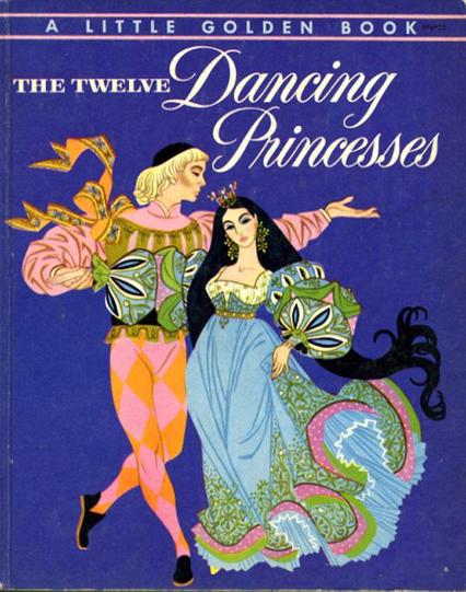 La portada de un "Little Golden Book" titulado "The Twelve Dancing Princesses". Ilustra a una princesa con un vestido azul detallado en verde y rosa, y un príncipe rubio con un traje de arlequín rosa y naranja, bailando sobre un fondo azul oscuro.