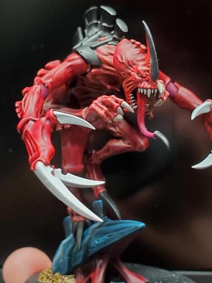 Rude red tyranid I think brood patriarch kind of guy? It's ready to eat some space marines tho. Lovely brightness of colour