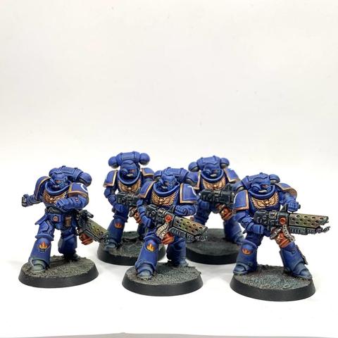 5 barbecue club grill sergeants. Typical blue and yellow space marine dudes but with flame throwers (and nice muzzle burn)