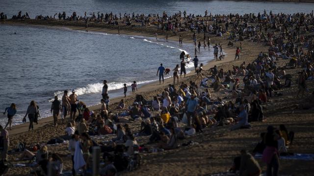 Spaniards sour on tourism industry amid housing crunch