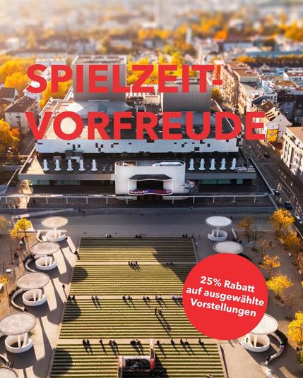 Aerial view of the Staatstheater Darmstadt and Georg-Büchner-Platz in warm sunlight. Red text in capital letters in German reads:
SPIELZEIT-VORFREUDE 25% Rabatt auf ausgewählte Vorstellungen 
[SEASON ANTICIPATION 25% discount on selected performances]
photo: © Jonas Weber /Staatstheater Darmstadt