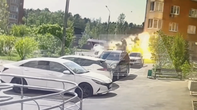 Eine Explosion in Moskau, Russland, hat den General Jaroslaw Moskalik getötet. Russischen Behörden zufolge handelte es sich um eine Autobombe der Ukraine. Eine Explosion in Moskau, Russland, hat den General Jaroslaw Moskalik getötet. Russischen Behörden zufolge handelte es sich um eine Autobombe der Ukraine.